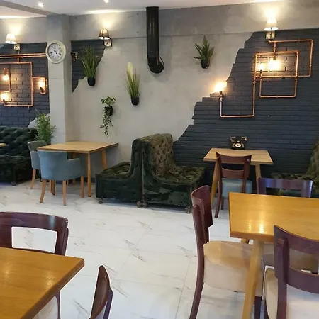 & Restaurant Dar *